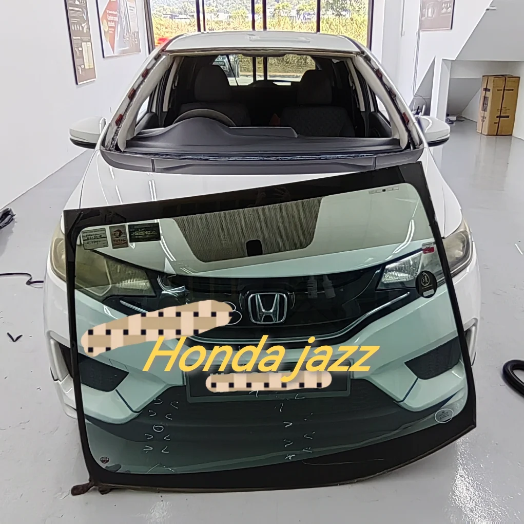Honda Jazz windscreen replacement at Ker Auto