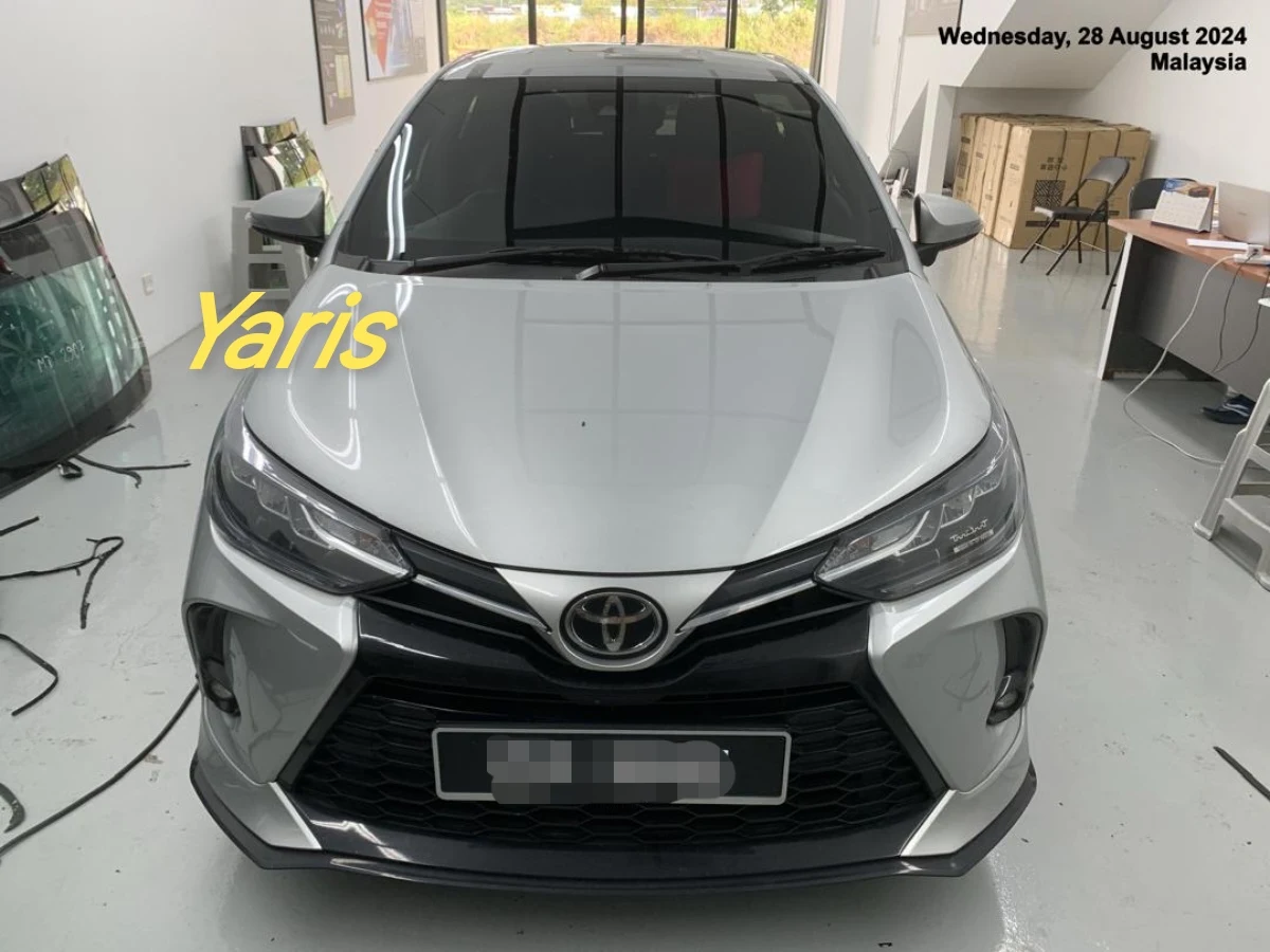 Toyota Yaris windscreen replacement at Ker Auto